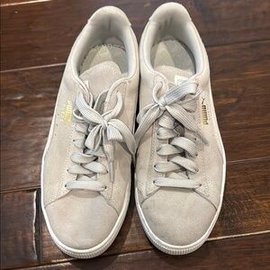 Puma Classic Suede Sneakers in Soft Gray